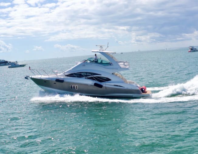 Fly Bridge 48 ft – Yacht Rental