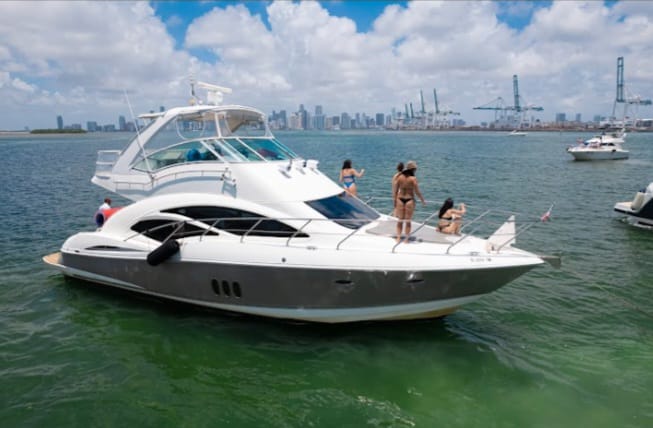 Fly Bridge 48 ft – Yacht Rental