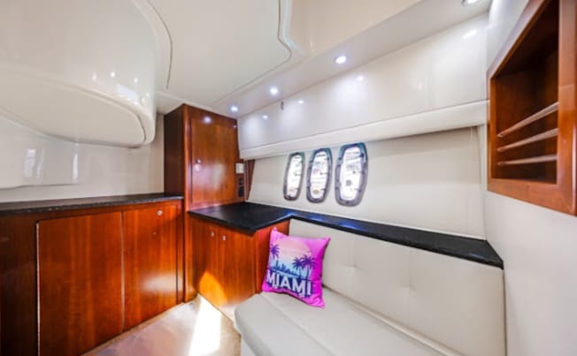 Fly Bridge 48 ft – Yacht Rental