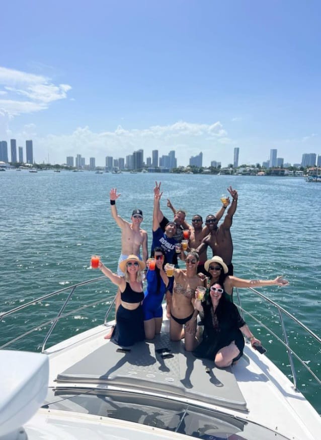 Fly Bridge 48 ft – Yacht Rental