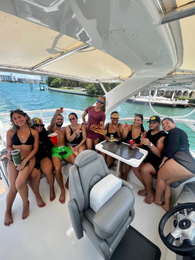 Fly Bridge 48 ft – Yacht Rental