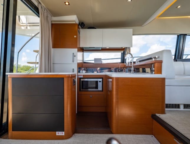 Prestige 52 ft – Luxury Yacht Charter Miami