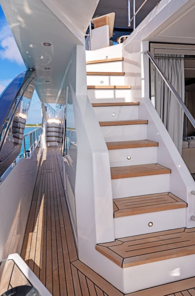 Azimut 88 ft – Superyacht Charter Miami