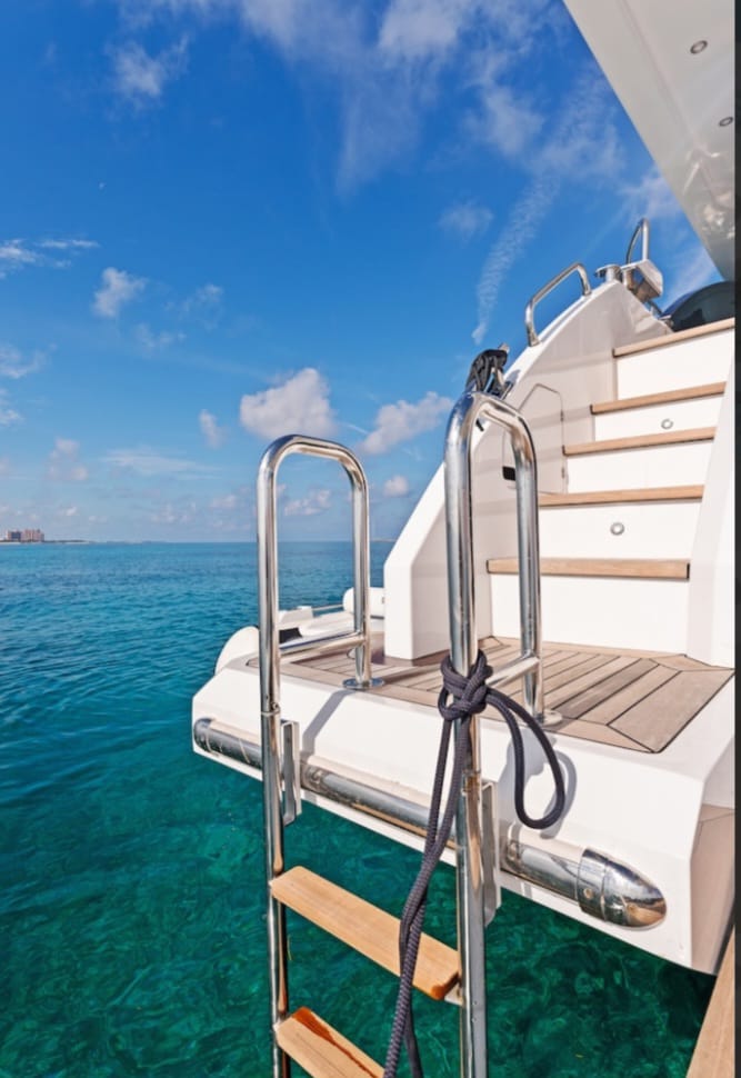 Azimut 88 ft – Superyacht Charter Miami