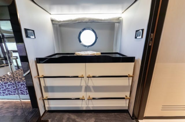 Azimut 88 ft – Superyacht Charter Miami