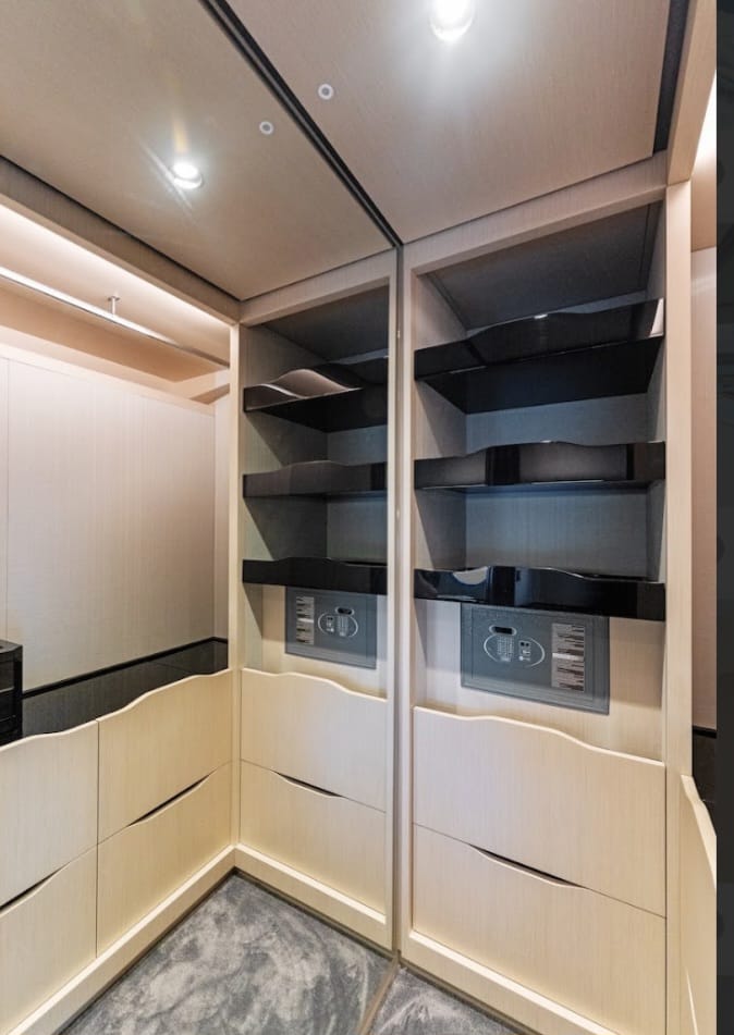 Azimut 88 ft – Superyacht Charter Miami