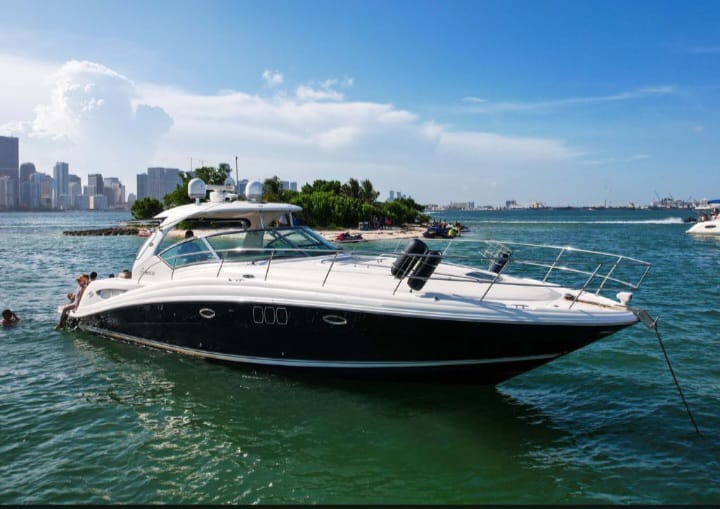 Sea Ray 48 ft – Yacht Rental