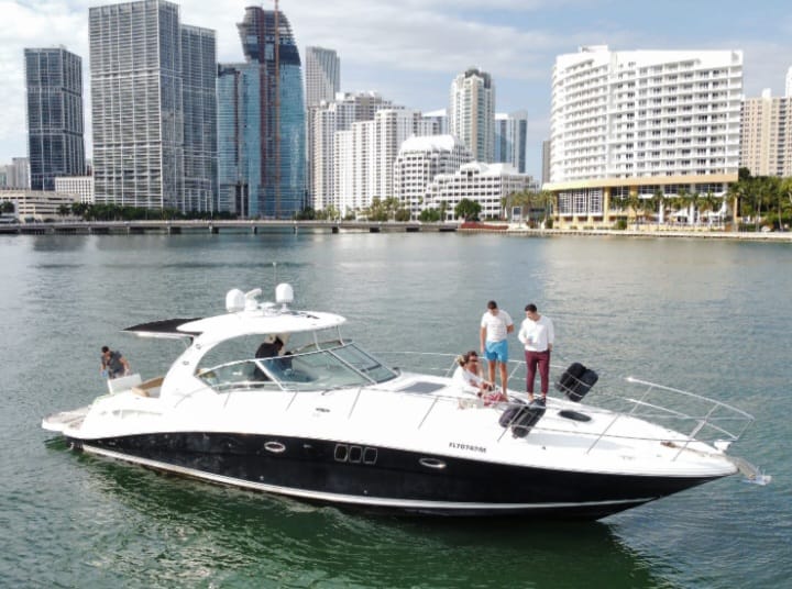 Sea Ray 48 ft – Yacht Rental